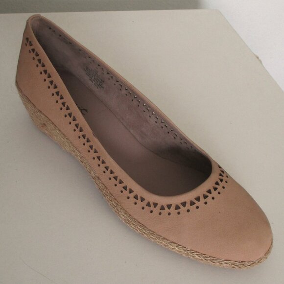 Easy Spirit "Derely" Womens Tan Laser-cut Leather Jute 1.5" Wedge Shoe NWOB- 10M - Picture 1 of 10